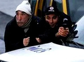 Polisler oyunculara silah çekti