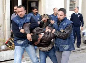 Şanssız hırsızlar şarjları bitince yakalandılar
