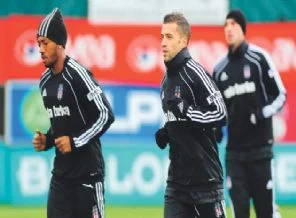 Schuster, kadroyu '7' bitirdi