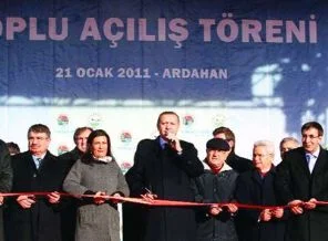 Siyasete de kaynakla girdin