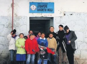 Soğuğa ve kurt sürülerine rağmen