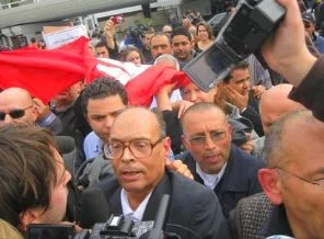 Sürgündeki lider Marzuki Tunus'a döndü