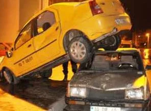 Taksi, otomobilin üzerine çıktı