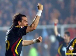 Tarihe geçecek gol defans oyuncusundan geldi