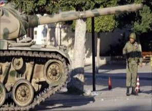 Tunus sokakları yine karıştı