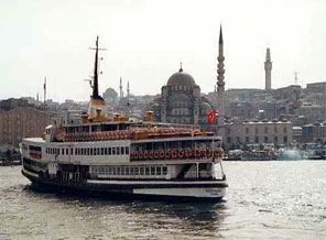Vapurdan denize düşen genç kız kurtarıldı