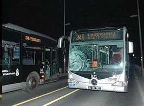 Yayaydı ama metrobüs yolundaydı...