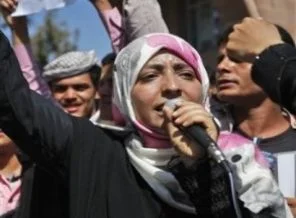 Yemen'de binler Tunus'un izinden sokakta