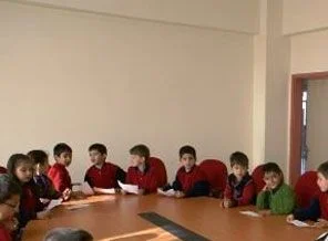 Yoksul öğrencilerin ayağına dershaneyi getirdiler