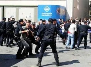 16 yaşındaki kız patlama sanıklarına tükürdü
