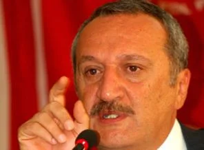 Ağar: Erbakan direndi, biz direnemedik
