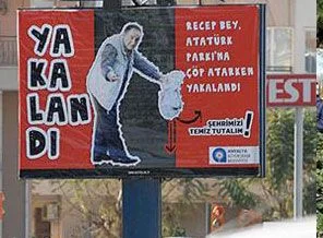AK Parti CHP'nin afişlerine el attı