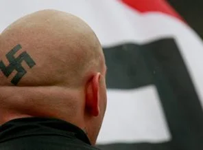 Almanya'da binlerce kişi Neonazileri engelledi