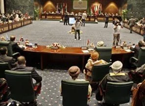 Arap Birliği, Libya'nın katılımını askıya aldı