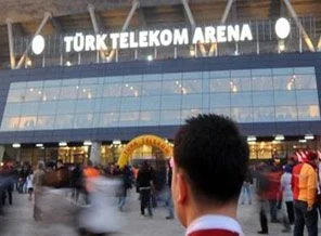 Arena'da 'isim' savaşı