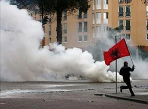 Arnavutluk'ta siyasi gerginlik devam ediyor