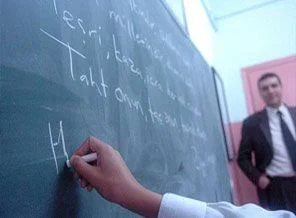 Atanamayan öğretmenler diploma yırttı