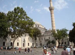 Beyazıt Camii çevresindeki barakalar yıkıldı