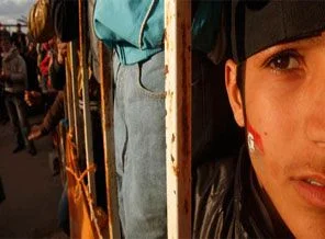 Binlerce mülteci Libya-Tunus sınırını geçiyor