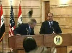 Bush'a ayakkabı fırlatan el Zeydi Irak'a döndü