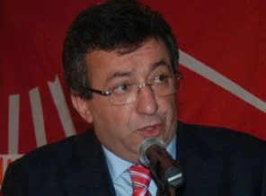 Darbeciler, kulağından tutulup ayıklansın