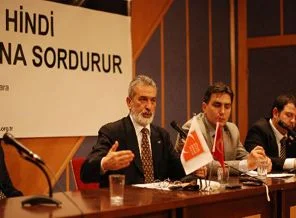 Düşünen hindi hatrımızı papağana sordurur