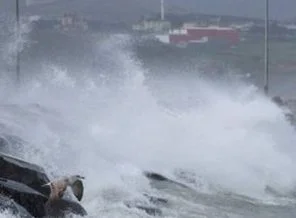 Ege'de kuvvetli poyraz, bazı seferler iptal