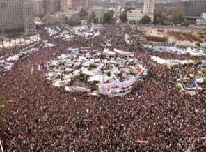 El Ahram: Halk Mübarek ve Sistemi Devirdi