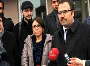 Gazetecilere dava kuşatması