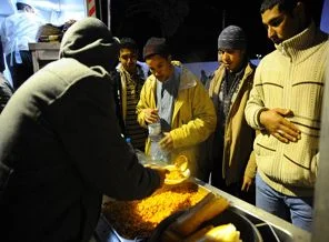 İHH ekipleri Libya sınırında yaraları sarıyor