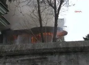İstanbul Beyazıt Camii'nde yangın!