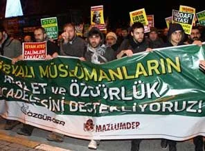 İstanbul'da Kaddafi'ye protesto