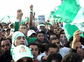 Kaddafi ağır silahlar kullanıyor