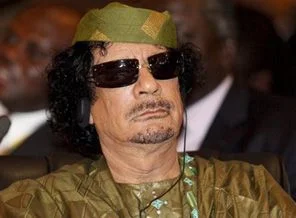 Kaddafi'ye liderlikten çekilme çağrısı