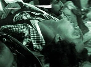 Kahire'de cesetler yerde sürükleniyor