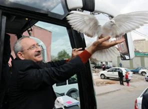 Kılıçdaroğlu ezan arası verdi