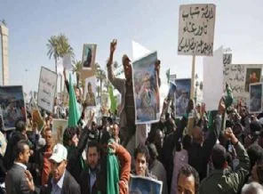 Libya'da diplomatlar ve askerler de isyan etti