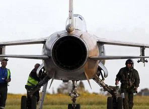 Libya'da savaş uçakları yine bombaladı