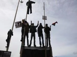Libyalılar Trablus'a yürüyor