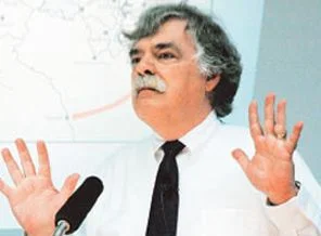 Mccarhty: Türk-Ermeni sorunu kurgu