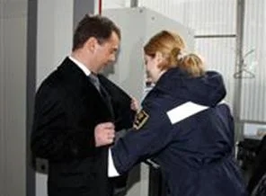 Medvedev arandı, temiz çıktı
