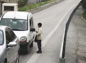 Mendilci çocuklar telsiz sistemi kurmuş