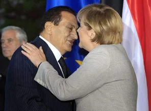 Merkel Mübarek'i bekliyor