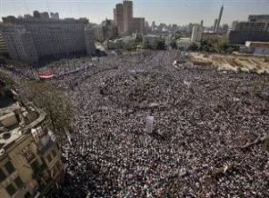 Milyonlar yine Tahrir'de: Mübarek yargılansın