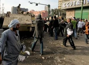 Mısır'da ordu, şiddet olaylarına karışanları tutukladı