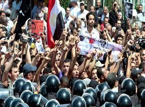 Mısır'da ordunun uyarısına rağmen protestolar sürüyor
