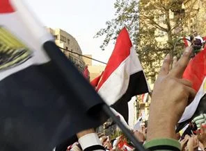 Mübarek gitti ama halk evine dönmüyor