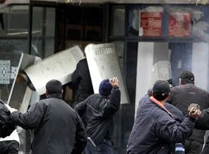 Özbeklerle Kırgızları birbirlerine düşürmek istiyorlar