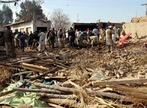 Pakistan'da türbeye bombalı saldırı: 2 ölü 28 kişi yaralı