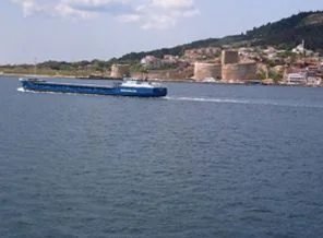 Radyoaktif gemi boğazdan geçti